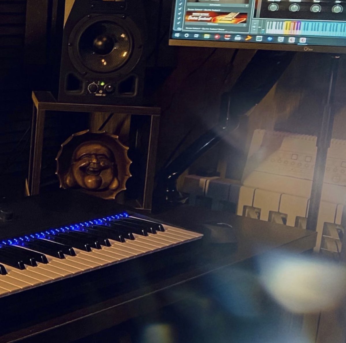 JBLACKPREZENT's tweet photo. Contact me for Beats 🎹🔊 https://t.co/2lr3A7MXz5