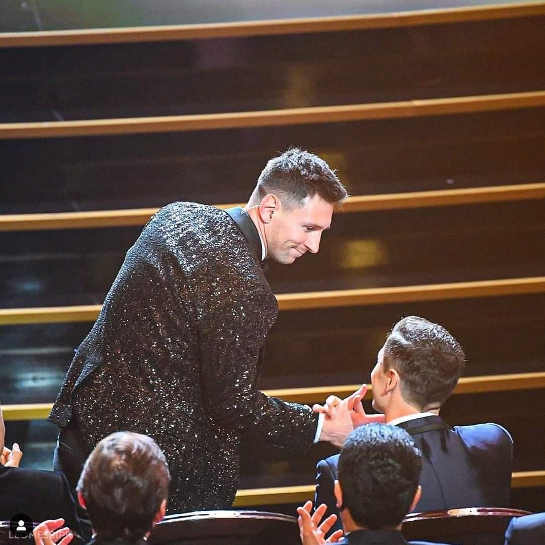 Melvinpastoree's tweet photo. 🗣|| LEWANDOWSKI: "Sentí tristeza por no haber recibido el Balón de Oro. No puedo decir que me haya alegrado. Tengo una sensación de impotencia. Creo que hice los méritos suficientes. Espero que lo que Messi dijo, sean palabras honestas y no solo sean palabras vacías". 🔥 https://t.co/b9PIYFGXgH