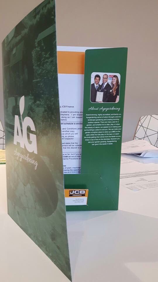 AquaDesignGroup's tweet photo. Want to introduce yourself to a new audience? Come and have a chat about #folders, #brochure sheets, #welcomepacks and more 😊 #SBS #Stockport #Surrey #CreativeBizHour https://t.co/RhlnMTt4VE https://t.co/ZCLvfMslOD