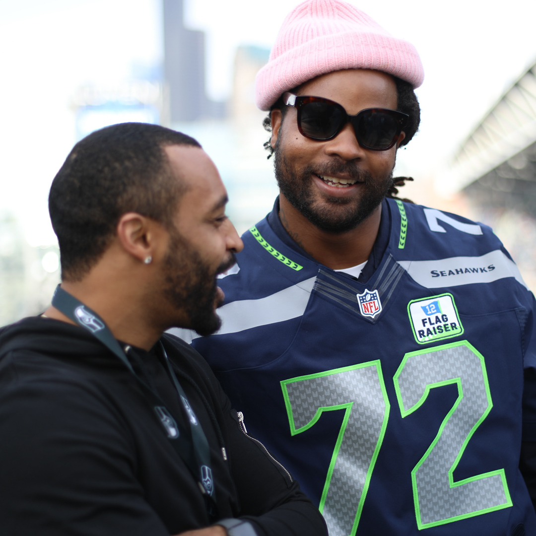Seahawks's tweet photo. A memorable game started off with an unforgettable player. Thanks again, @mosesbread72!

#GoHawks x @SeahawksLegends