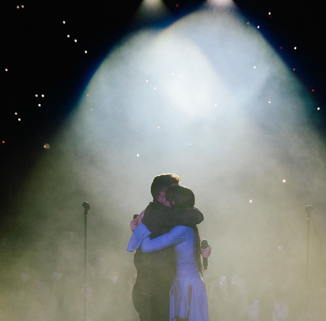 αιиαяα💙❤️ tweet media