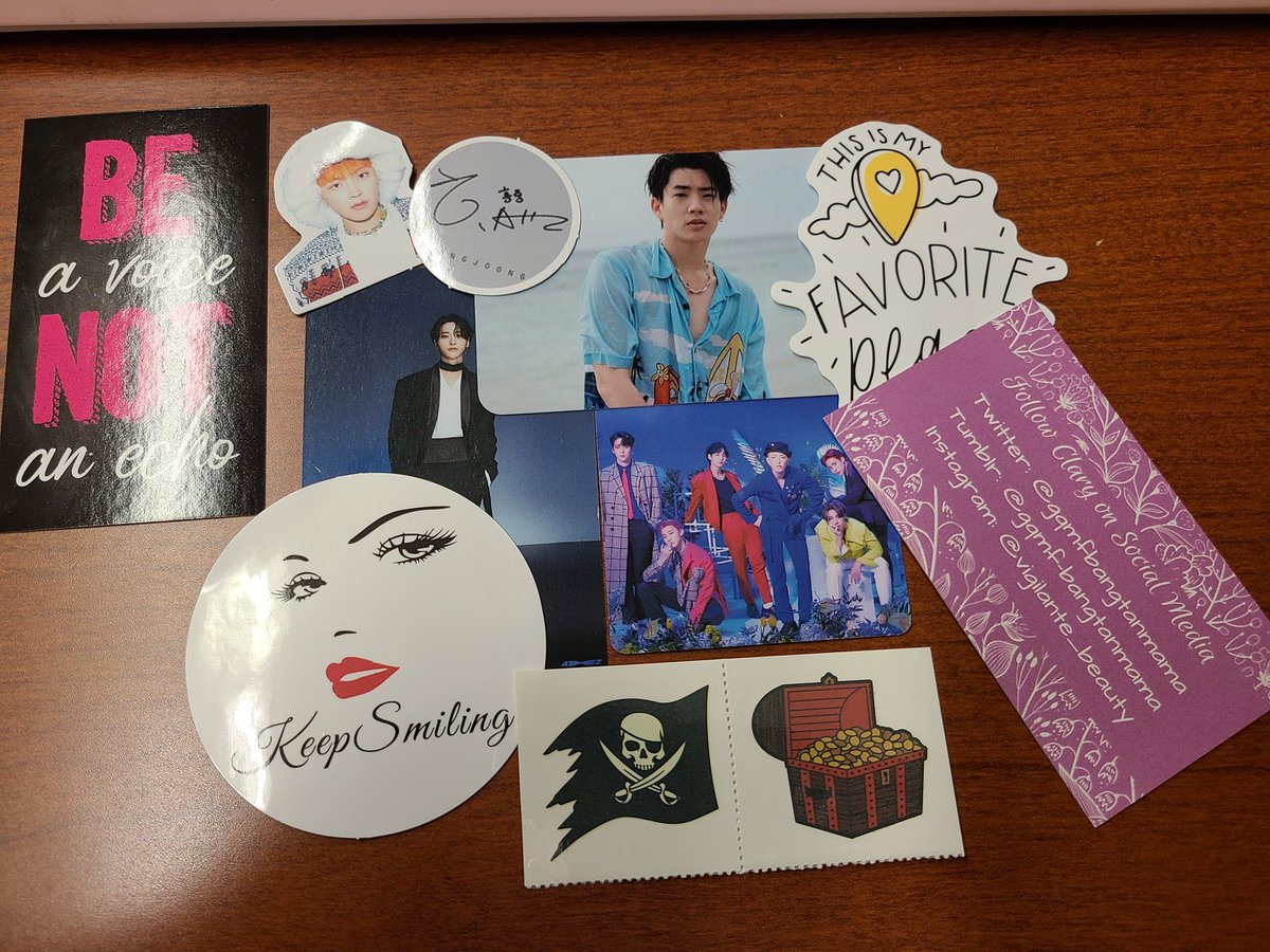 gqmfbangtanmama's tweet photo. Hi ATINYs. Check out the contents of the goodie bags I'll be distributing at #ATEEZinNewark. 10/100 bags will feature my custom Thai bl PCs. Who's excited? #section209 https://t.co/WvqoWgH6YZ