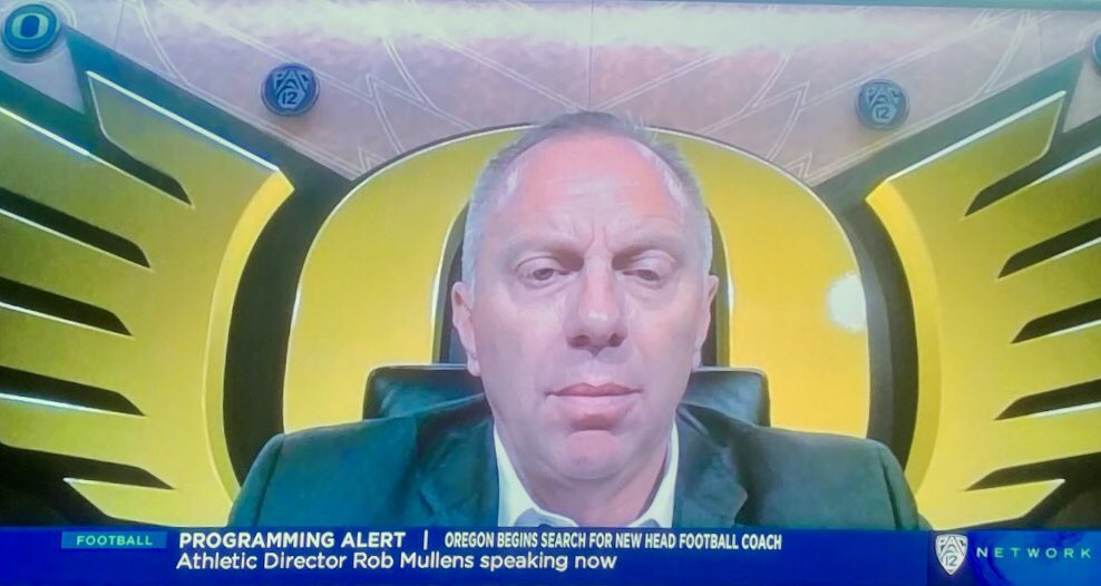 ratemyskyperoom's tweet photo. Wings. Looks like a villain from 1970’s Buck Rogers tv show. 7/10 #robmullins @oregonfootball https://t.co/ij5ajMUrRE