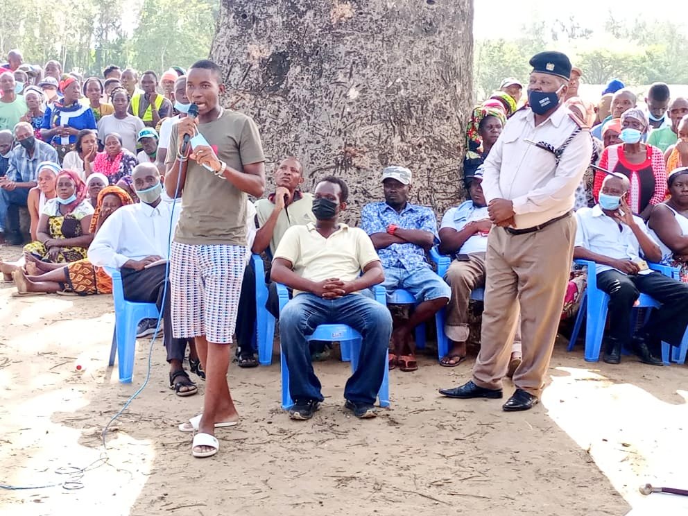 StraightTalkKe's tweet photo. TODAY, in partnership with @MtwapaYouth and the Kilifi County National Government Administration, we held a successful community dialogue on safety, security and tackling #GBV.
Gender-based violence is a threat to human security in the Country. #16DaysofActivism2021 #16Days https://t.co/ETRtlYh64D