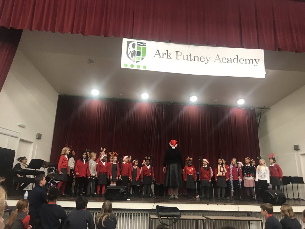 MrsJane_Cooper's tweet photo. A wonderful evening with festive music from junior schools in Wandsworth. Thank you for raising funds for ⁦@WandsworthMayor⁩ Charity. Special thanks to ⁦@wandbc⁩ music department, the teachers and children for lifting our spirits on a cold winters evening. https://t.co/EkKXyoHfjW
