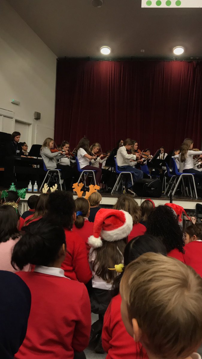 MrsJane_Cooper's tweet photo. A wonderful evening with festive music from junior schools in Wandsworth. Thank you for raising funds for ⁦@WandsworthMayor⁩ Charity. Special thanks to ⁦@wandbc⁩ music department, the teachers and children for lifting our spirits on a cold winters evening. https://t.co/EkKXyoHfjW