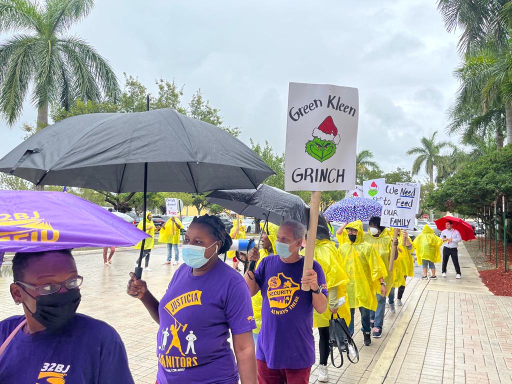 32BJFlorida's tweet photo. 🚨BREAKING: Janitors laid off before the holidays after anti-union contractor, #GreeneKleen took over cleaning contract at #WestSidePlaza in Doral. The janitors had just won a union w their previous employer as part of the #JusticeforJanitors campaign.  #UnionBustingIsDisgusting https://t.co/MpDgPmMEYL