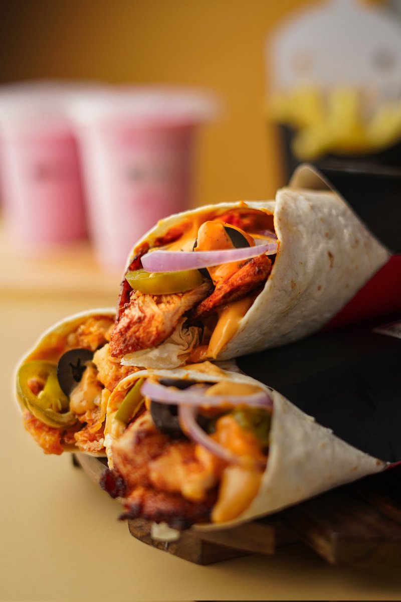 knight_bite's tweet photo. Treat your tastebuds to a mouthful of this tempting wrap🤤🌯 #chickenwrap https://t.co/HmJexW9j2U