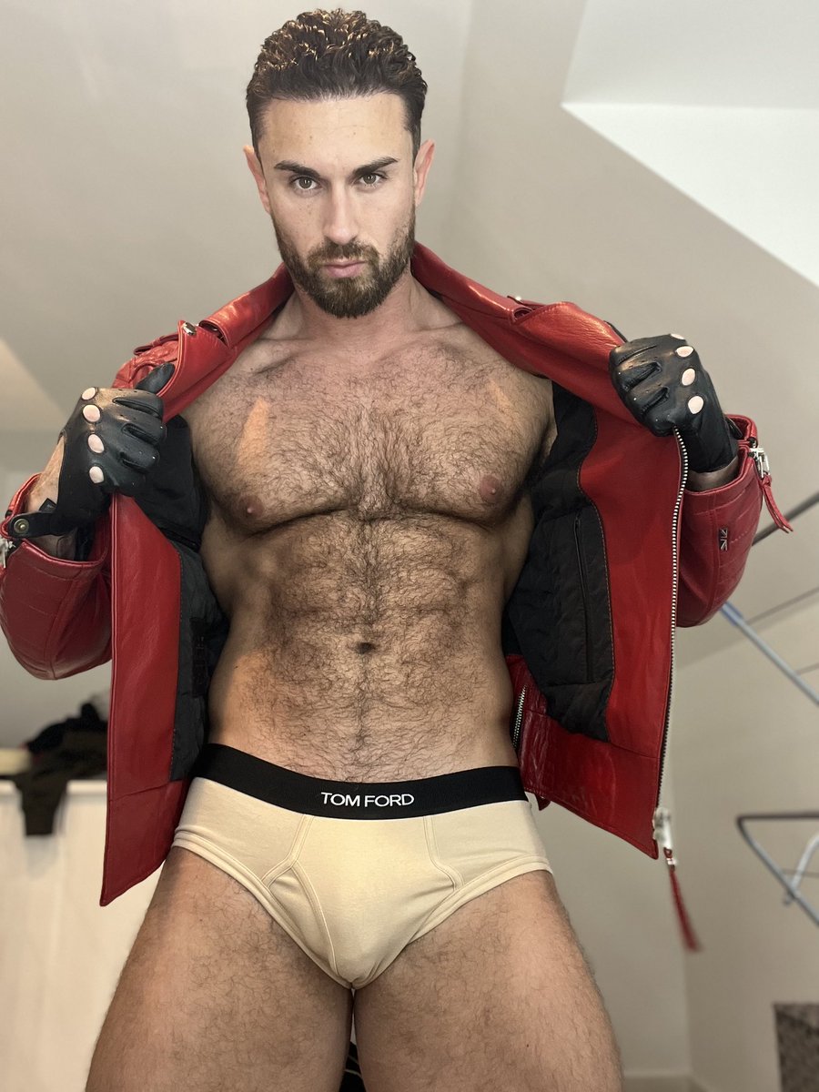 PromoRTpig's tweet photo. Hot damn π₯π₯΅β€
The King showcasing his adonis body sculpted with red and black leather and the bulge on show.
Oink oink π· as @TheFindomKing makes you weak and leak π€€π€ sniff, lick and worship this true God.
#findom #cashmaster #finsub #cashslave #serveaKing #leatherdom https://t.co/f1ZuGxsV5B