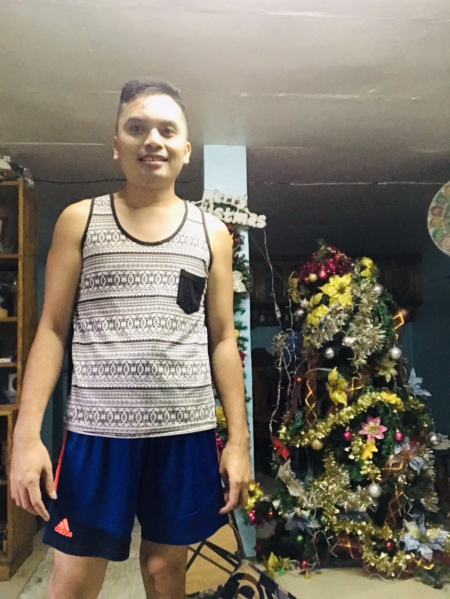 Geoffrebeldia4's tweet photo. Hello Christmas’s tree https://t.co/M1Gwx5ksPb
