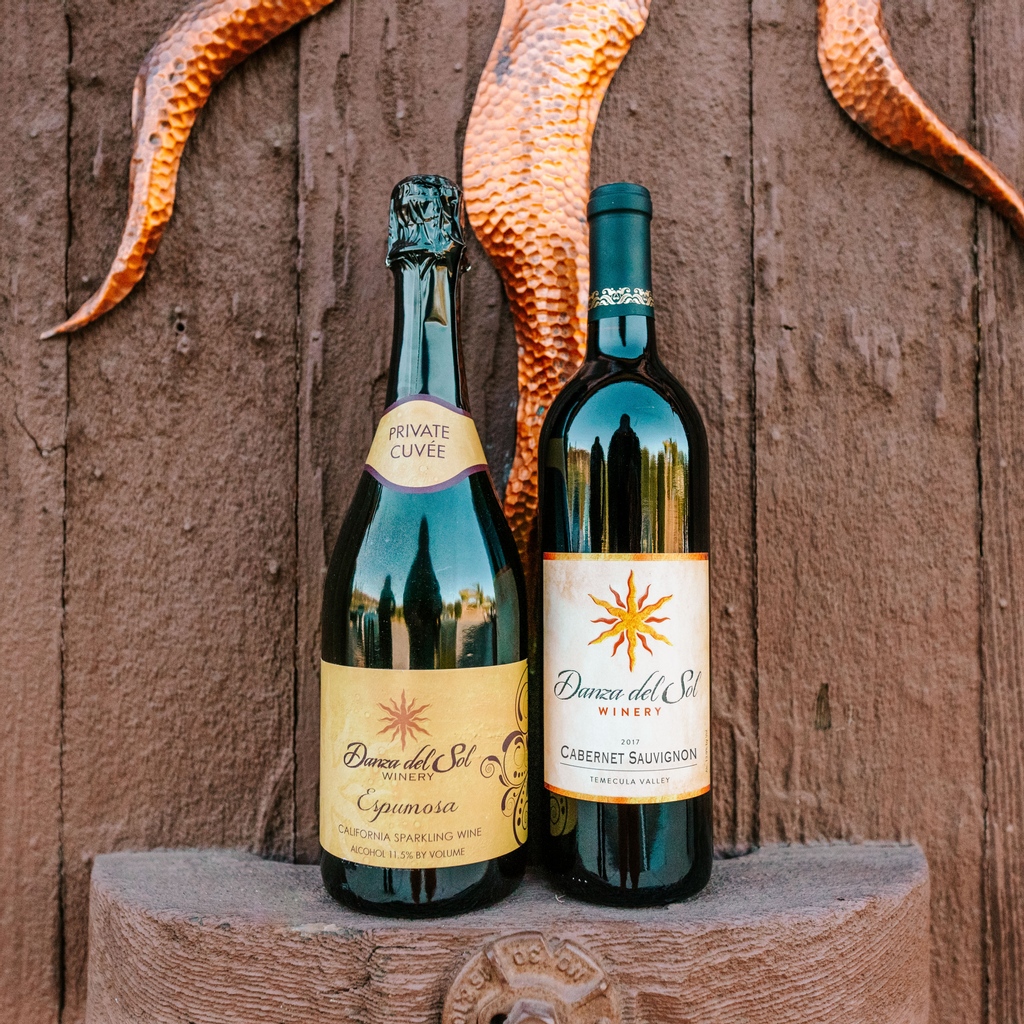 Bubbles + Bold Reds... that's what we want for Christmas 🎄 Grab your Christmas Two Pack from the tasting room or online today!

MEMBERS $56 | RETAIL $70
Promo code: HOLIDAYWINE
📦 $15 flat rate shipping. Order by December 16th to guarantee by Christmas 📦