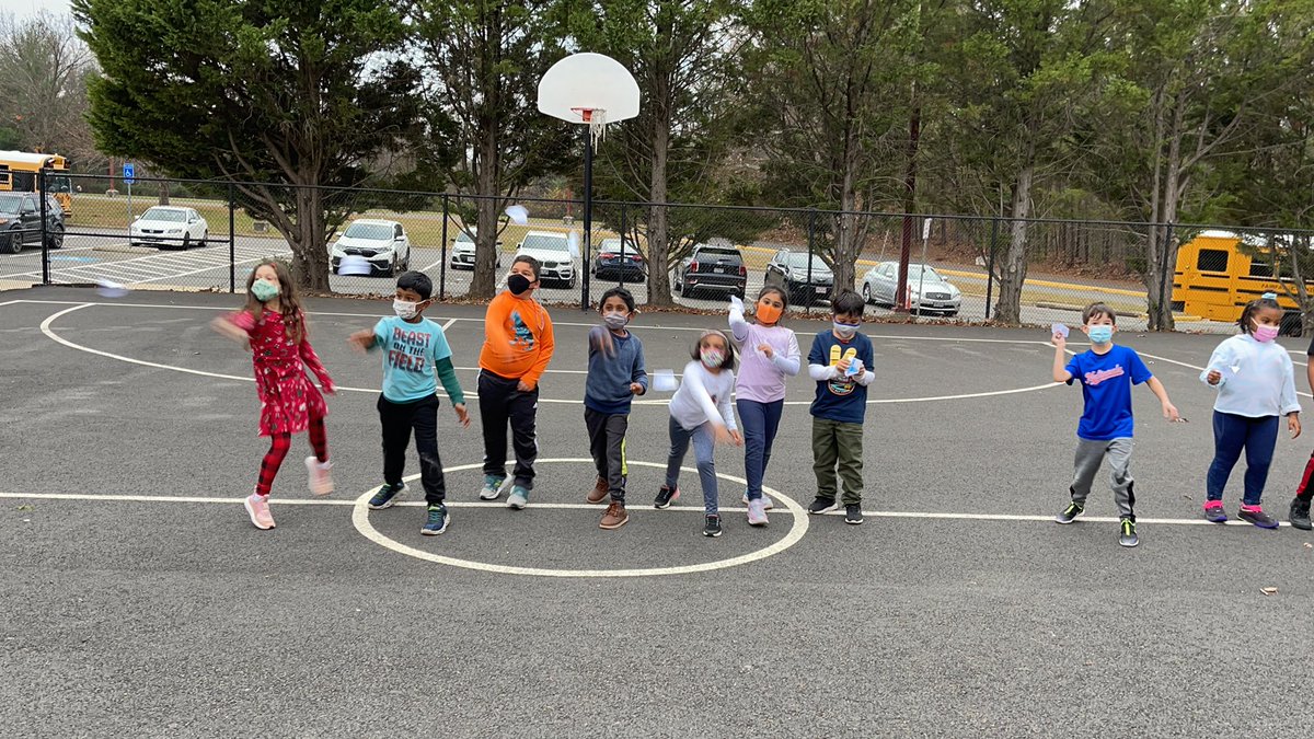 MrsPalcher's tweet photo. We learned about how some swallows fly south for winter. They fly from Virginia to Argentina! @AldrinEagles @FCPSRegion1 #Science https://t.co/XnUrXL7H7W