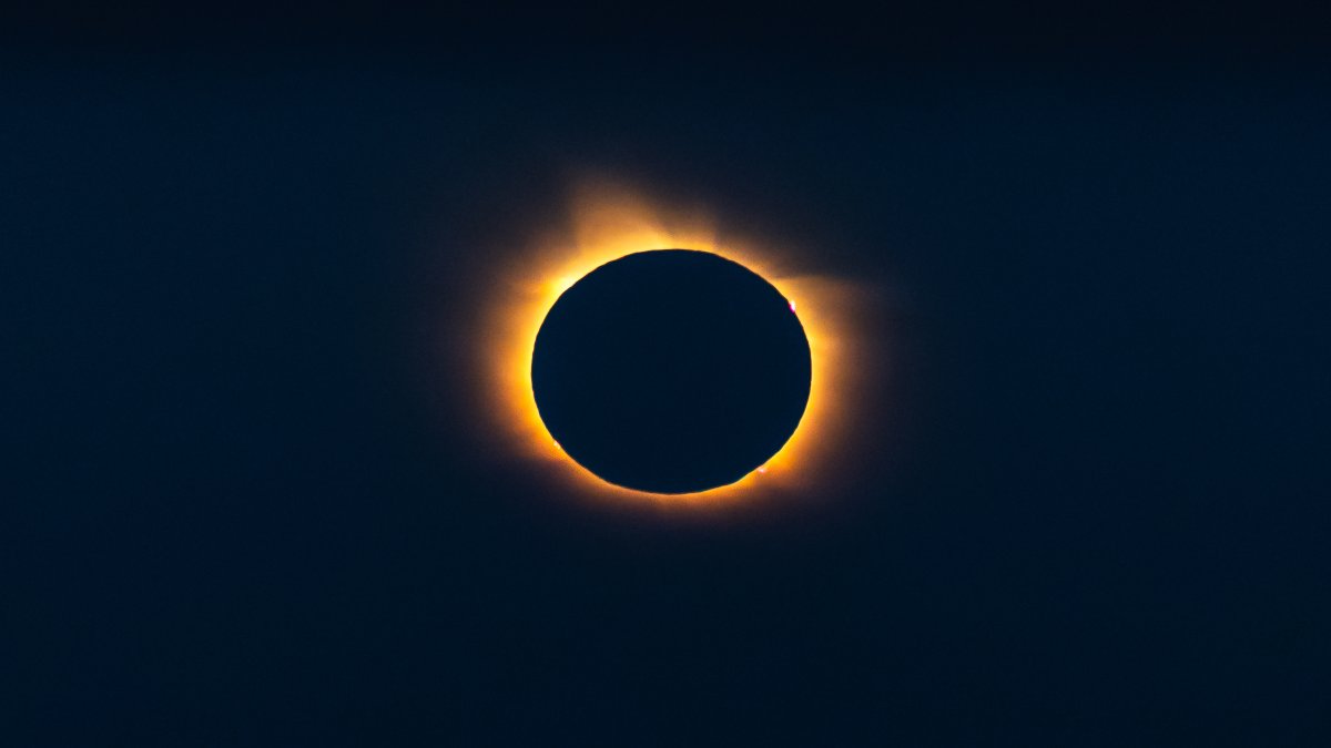 Солнечное затмение 8 апреля америка. Solar Eclipse 2021. Солнечное затмение 4 декабря 2021. Солнечное затмение 20 апреля. Солнечное затмение 20 апреля 2023.