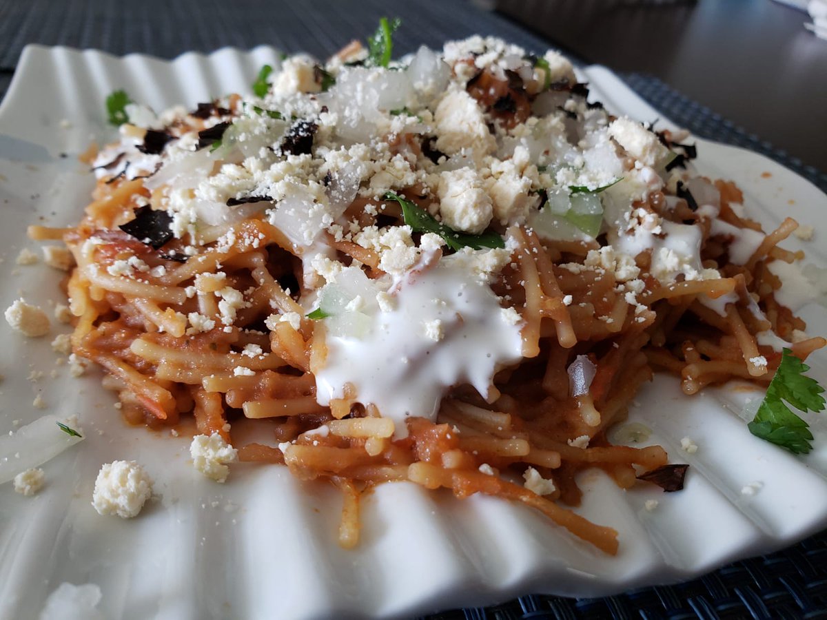 sibaritasomm's tweet photo. ¿Qué tal un fideo seco? Con cebollita picada, crema, queso de Chiapas, cilantro y chile pasilla tostado. ¿Crees que le falte algo? #fideoseco #mexicanfoodporn https://t.co/N3DtlQXntS