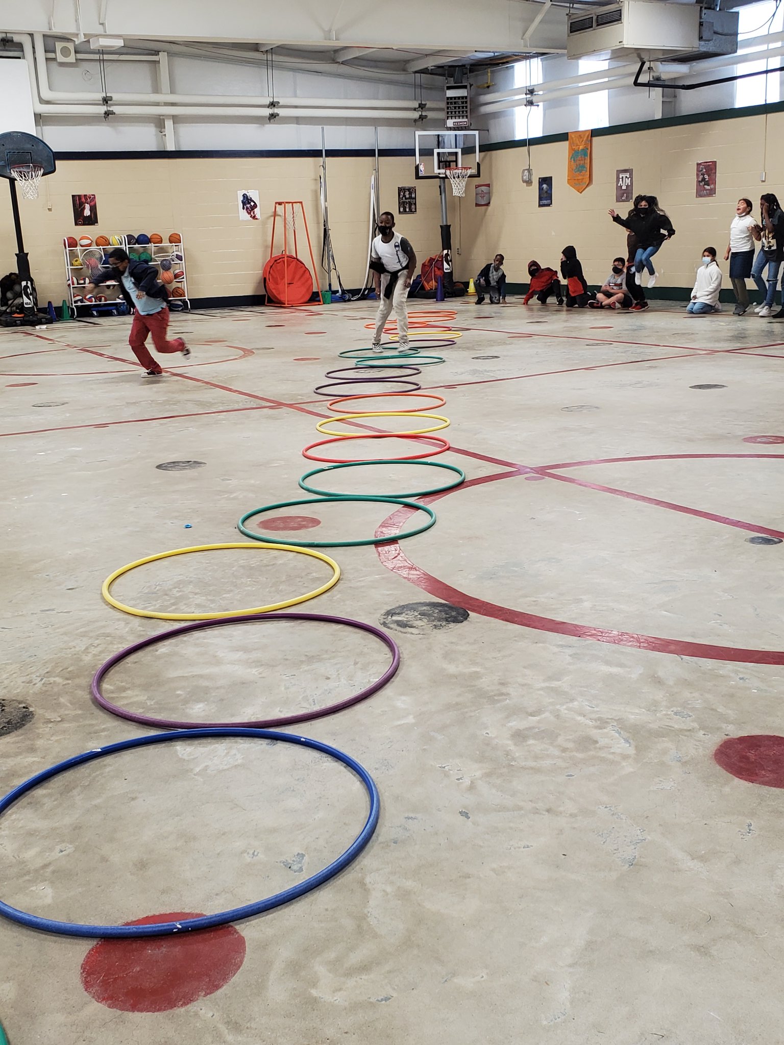 Sammons P.E. on Twitter: "Rock,Paper,Scissors ( Hoops)!!! Locomotive Skills  being put to use, and having fun at the same time! @1EThompson  @SammonsES_AISD @gforoi @AldineSports @SammonsPE1 @KatrinaCargile  https://t.co/KPavX3QuCG" / Twitter