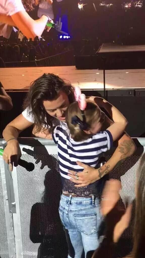harrysafeplace_'s tweet photo. 📫 @iloveshl te han enviado un abrazo de harry! 💗

" harry y yo te amamos muchísimo, el está súper orgulloso de vos 😕😕💘💕💞💓💘 "

￫ anónimo. https://t.co/IvWUojfwUK