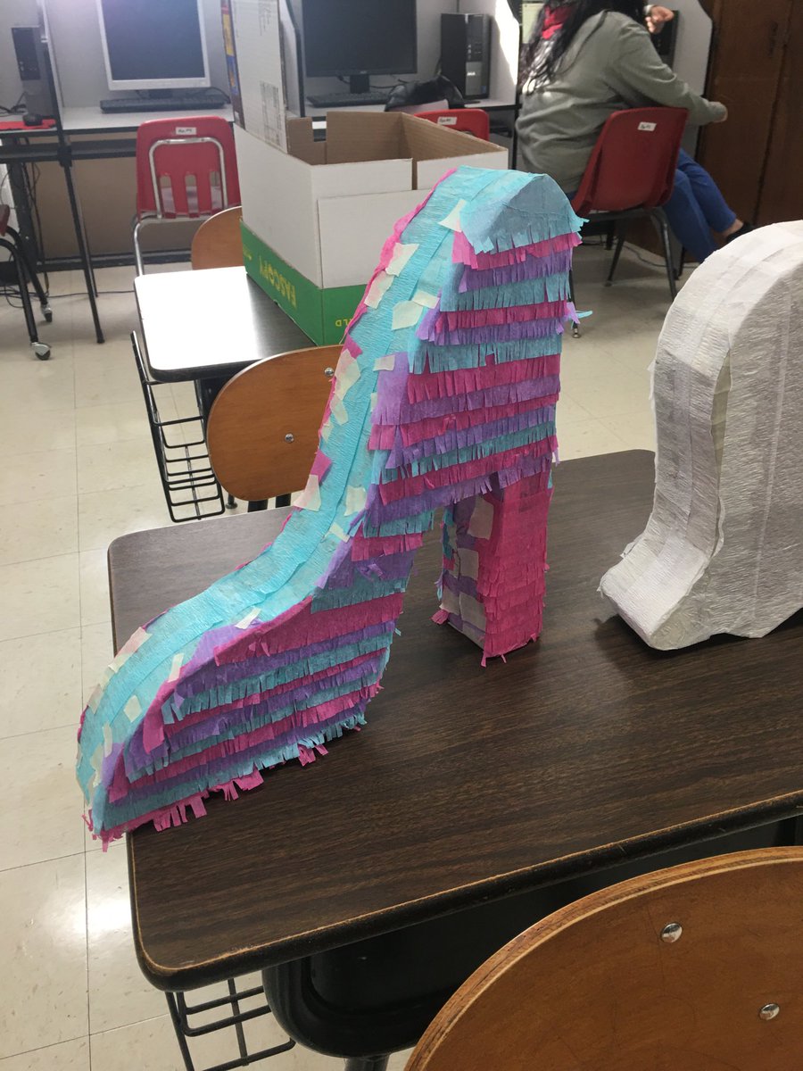 missyanncorn's tweet photo. Enjoying McLouds Alt Ed program today.  Piñata’s and acts of kindness turkeys.  #mcloudalted.  They partner with the care home in McLoud. https://t.co/zPclxhKBJc