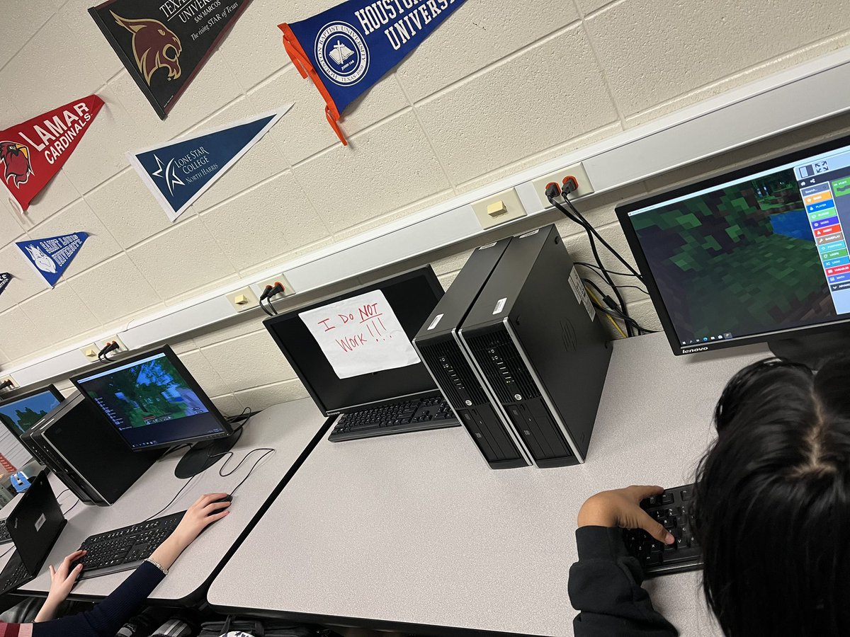 Educator_Hustle's tweet image. #HourofCode2021 with @PlayCraftLearn @KleinIntKISD @KleinISD