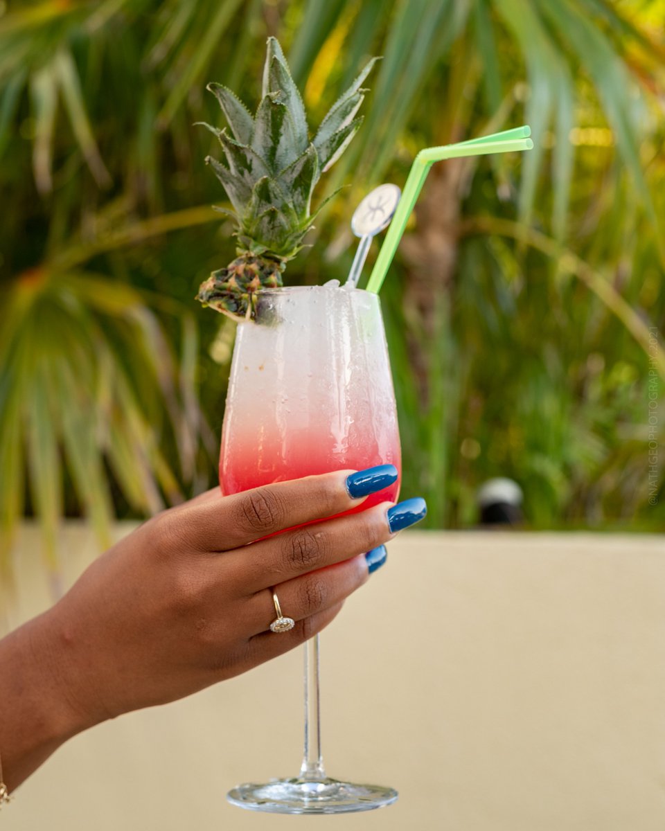 Hotel2Fevrier's tweet photo. Dites au revoir et à jamais à la chaleur intense de ces dernières semaines !

Passez dire bonjour au Bar à Coco installé à Akwaba Pool and Bar et ouvert tous les week-ends à 15h00 tapante. 

L’expérience vaut la peine !

#cocoparty #luxury #fêtedefindannée #Hôtel2Fevrier https://t.co/mfOUJ62aGJ