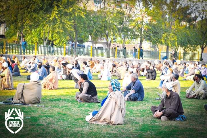actsofkindnessp's tweet photo. Quilts Distribution among 200+ homeless laborers in Islamabad.
Beside this we also distributed Quilts in Orphanages, Old Homes and Madaris in Rawalpindi.
DC Islamabad Hamza Shafqat also graced the occasion with his presence.@dcislamabad @hamzashafqaat
#ActsOfKindnessPk https://t.co/n671zWgWH8