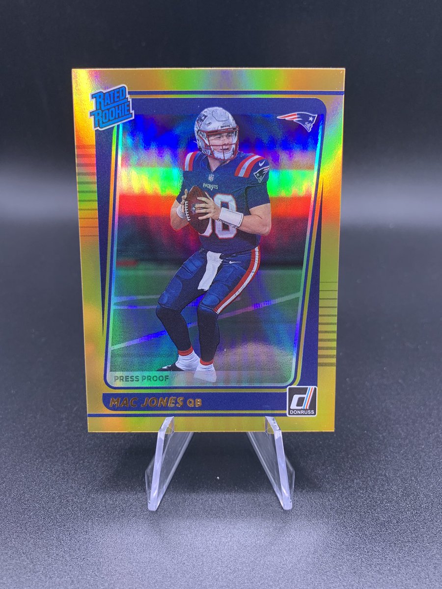 SCENARIO GIVEAWAY 👀

Stipulations:
1) Patriots must win
2) Mac Jones must throw for over 200 yards 
3) Mac Jones must throw for 2+ TDs

Rules: RT &amp; FOLLOW

If these 3 things happen one random RT from this post will win this card for FREE!