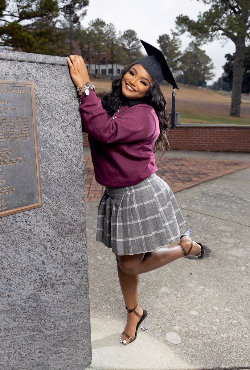 _CuteX3's tweet photo. I graduate from Alabama A&amp;M University friday December 10,2021 with a BA in Psychology ✨👩🏾‍🎓 #AAMU 🐶🐾 @aamuedu https://t.co/fsZi2tnXn1