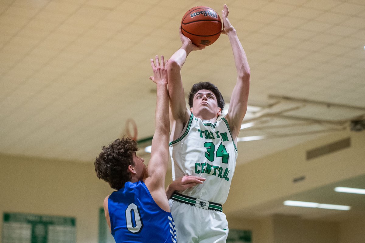 KrisMills007's tweet photo. MHP Athletes of the Week: Triton Central senior forward Aiden Lindsey and Waldron senior guard Nichole Garner. @TCTIGERS @WaldronSports https://t.co/EELnLr4bkN https://t.co/Vkr4b63uaD