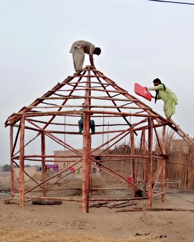 INFPakistan's tweet photo. Zero carbon house for flood effected families in Sindh Pakistan.
#imtiazwelfare #zerocarbon #houseofzerocarbon Pakistan Pakistanis #Karachi #Pakistan Imran Khan #freehome @ylari @gatesfoundation @UNDP_Pakistan @UN @zerocarbonhouse #donate #charity #Donatenow #help #needhouse #inf https://t.co/5q0hnRKR5L