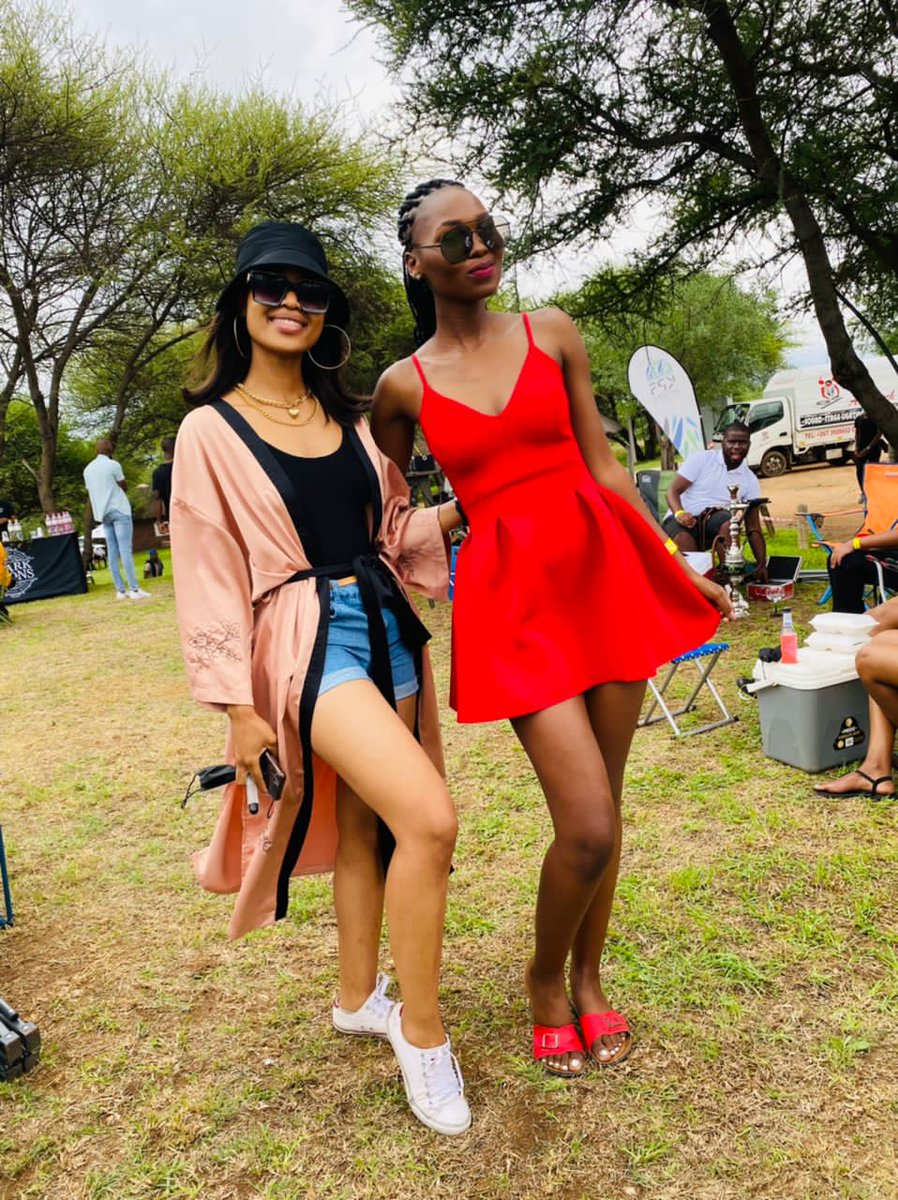 TshepoNthaga's tweet photo. The Meating Bw Photodump ❤
#redaffair https://t.co/zahdIWWFmr