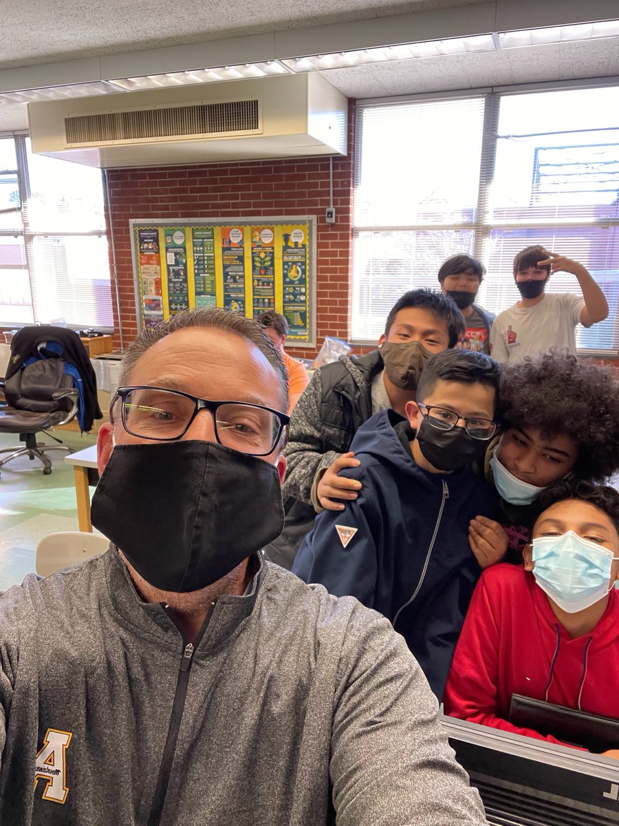 Cindy110200's tweet photo. HOC - Hour of Code is in full swing at MMS! #CTE #STEM All CTE students will receive the opportunity to learn more about Coding. @WildcatsMMS @STEMWestorg @dottieroseLLC #CCS @CCSITF https://t.co/RrgCdAxm0U