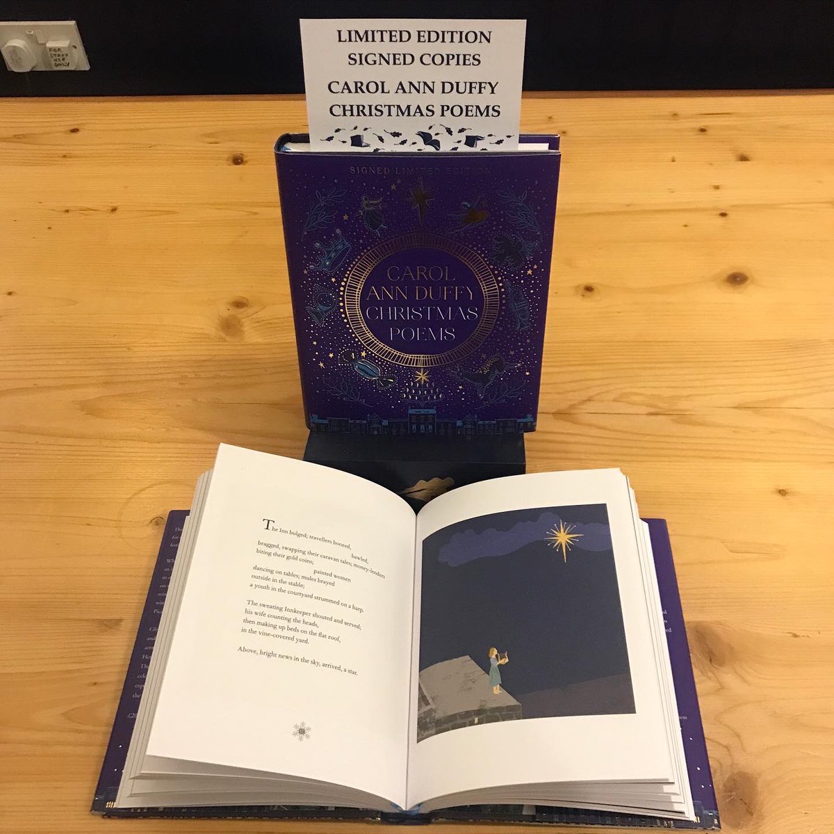 undskyldning browser bedstemor Sevenoaks Bookshop on Twitter: "This beautifully illustrated collection  brings you Carol Ann Duffy's most loved festive poems from her decade as  Poet Laureate. We have limited edition signed copies that make the