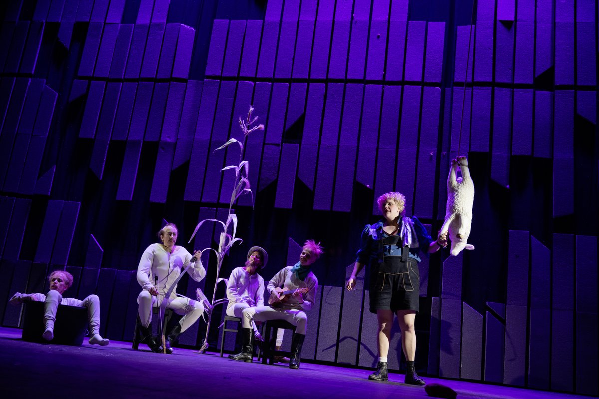 Berliner Ensemble tweet media