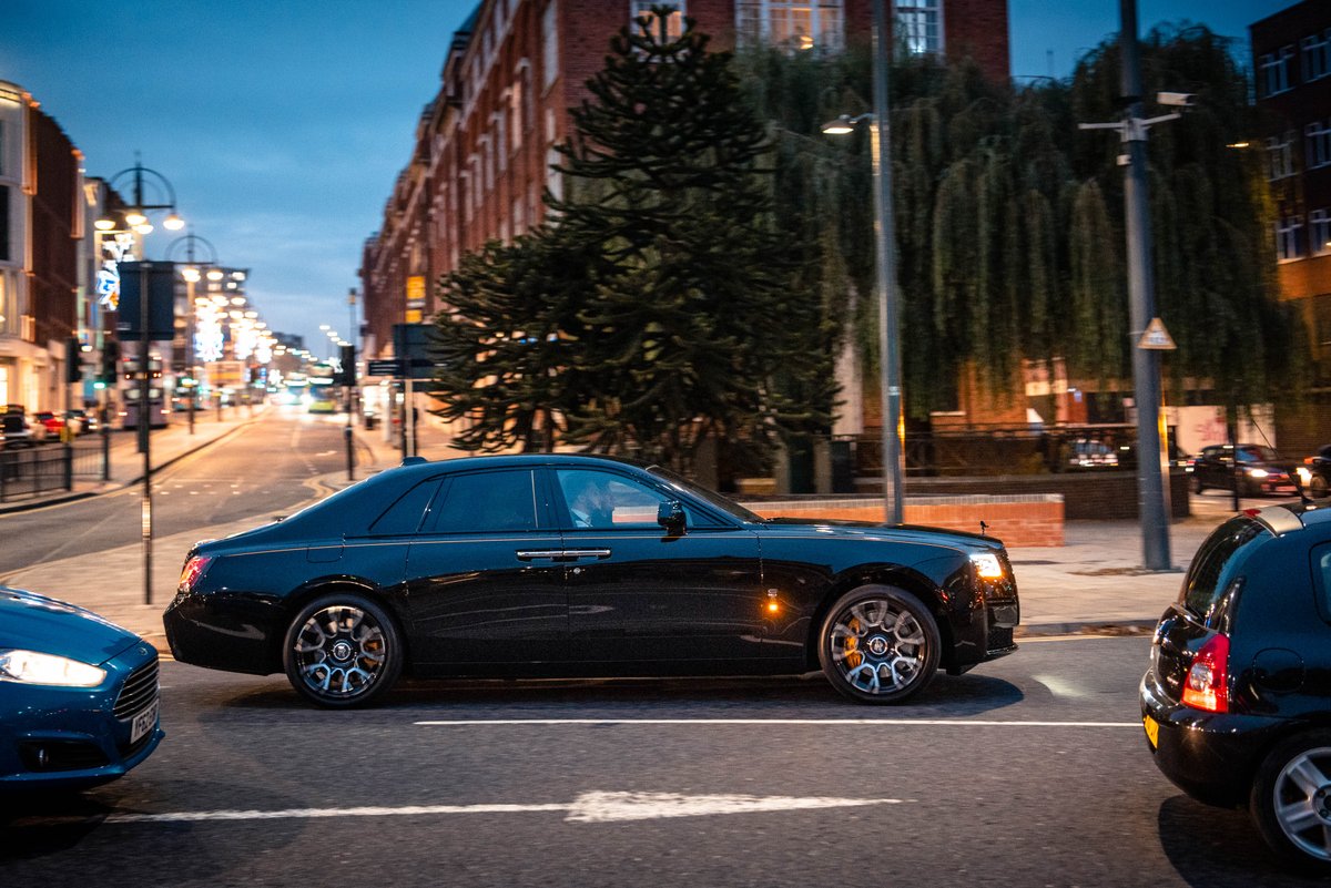RollsRoyceLeeds's tweet photo. The most elegant form of automotive design, paired with the bright lights of the city

#rollsroyce #rollsroyceghost #ghost #blackbadge #rollsroyceblackbadge #v12 #luxury #luxurycars #city #leeds #yorkshire https://t.co/vaBjRACRJa
