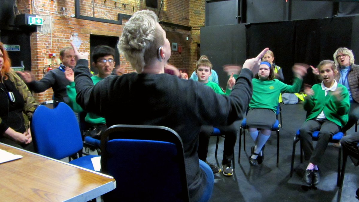 YvonneArnaud's tweet photo. Acclaimed SignSong performer @FletchSignSong led a workshop with our group from @guildfordgrove Primary today, teaching them to perform a song in BSL. Fletch@ will be joining #EdSheeran for his dates at Wembley Stadium on his new tour as a #SignSong performer &amp; #BSL interpreter. https://t.co/Q4nHSHgX4K