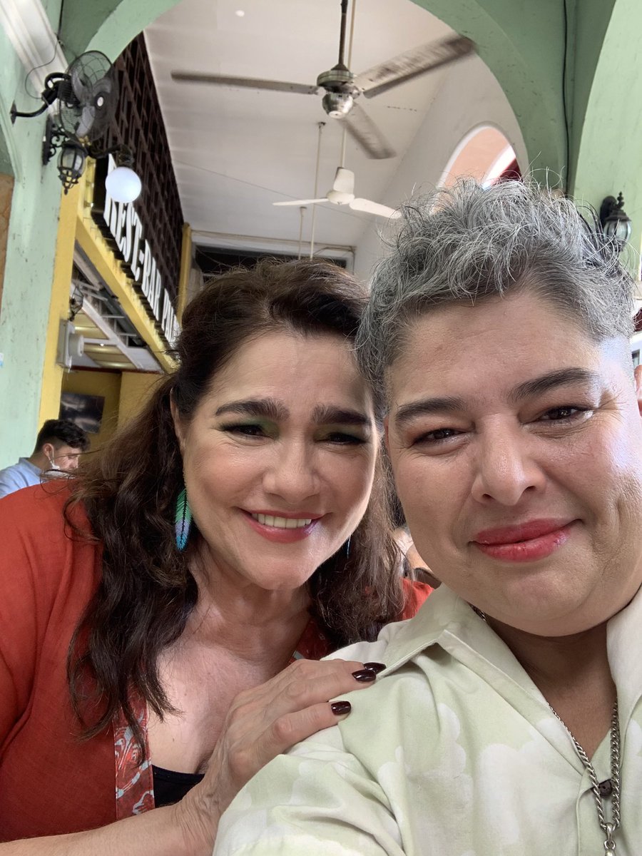 Con <a href="/rollorey/">gabriela roel</a> en los portales grabando #Analaserie !