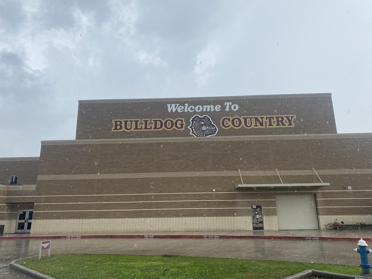 HTX_CoachCC's tweet photo. Nothing but Dawgs!! I see why district 21-6A going crazy! #beastSide https://t.co/poDnJLBMlU