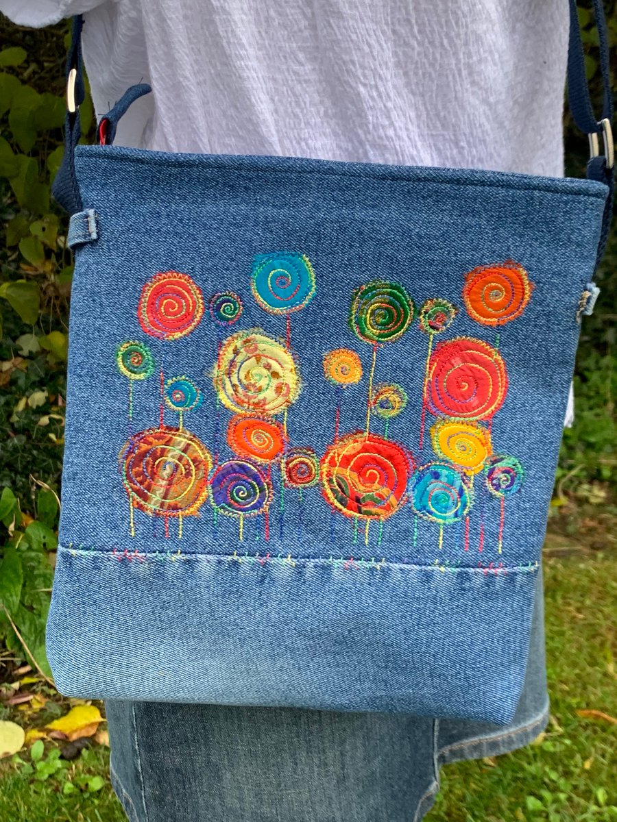 nirguj's tweet photo. Excited to share the latest addition to my #etsy shop: Upcycled denim lollipops (flowers) bag https://t.co/Fyq5I1MlOF #shoulder #bohohippie #giftforher #christmasgift #upcycledbag #denimbag #jeansbag #colourfulbag #festivalbag https://t.co/7ytrcI6i74