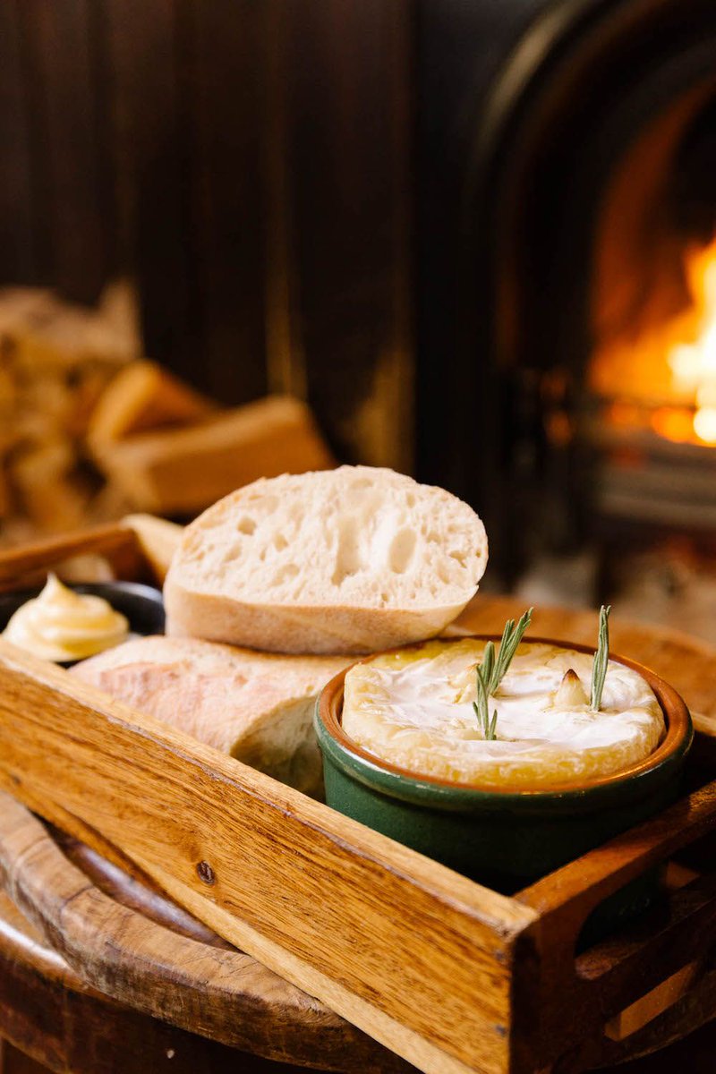 I think we speak for the nation when we say we have a soft spot for baked camembert🤤it is flying off the shelves right now so be quick!!🧀🇬🇧 >> bit.ly/3osZu03

#camembert #cheeseporn #christmasgifts #gooeycheese #artisanfood #britishcheese #buybritish #brightonfoodie