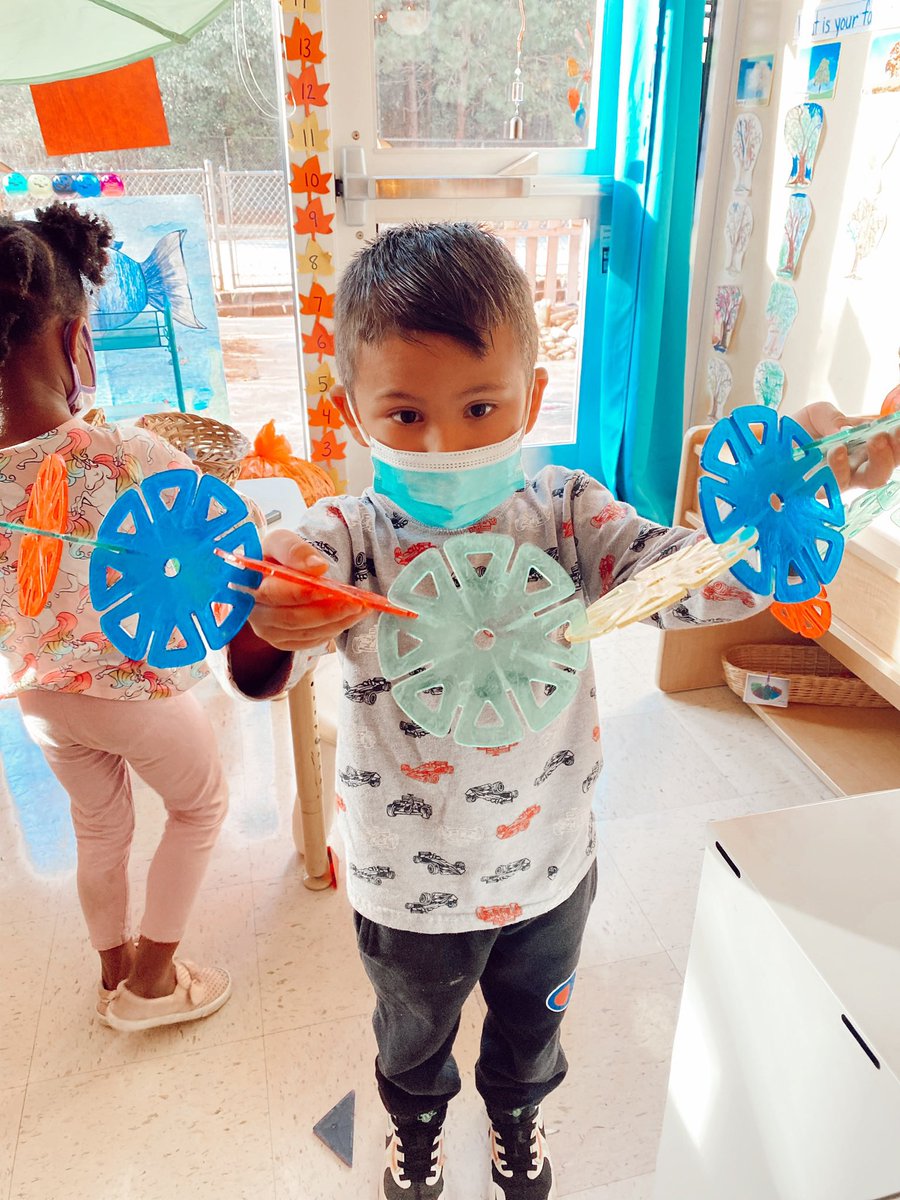 RCPS_EarlyLearn's tweet image. Light and Reflection in Pre K. #prek #lightandreflection
#lighttable