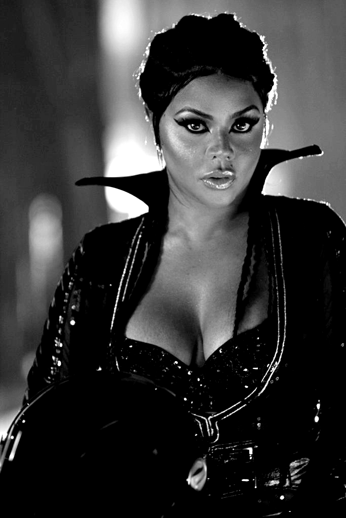 LilKimMedia's tweet image. Lil’ Kim on set of the ‘Girls’ music video by SE7EN in 2009. She was one of the first female rappers to be featured in a k-pop song!
