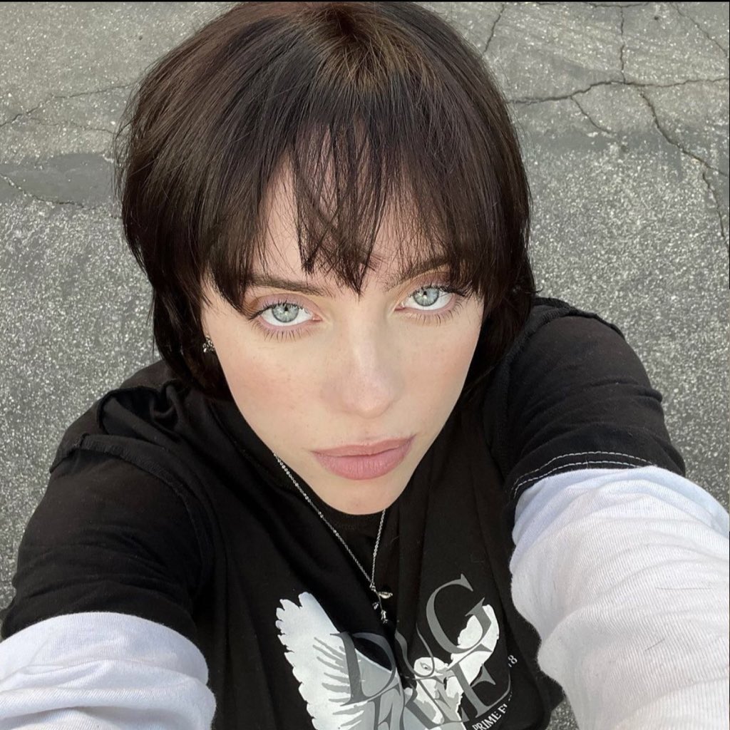 votebilliestan's tweet photo. ESTAMOS EM 4°!!! 

CONTE ATÉ 20 COM "MALE FANTASY OUT NOW" https://t.co/o5Mys7vEp7