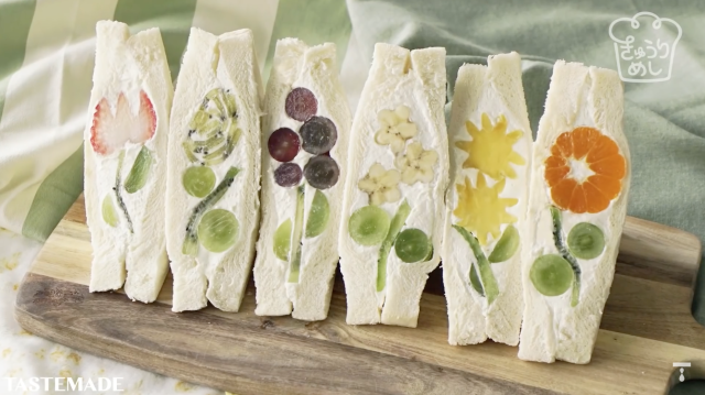 daily_dolce's tweet photo. Japanese fruit sandwiches https://t.co/jlkKLbSZH0