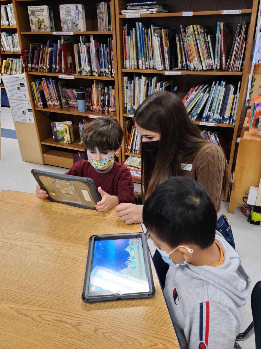 TeachBacon's tweet photo. Coding is always more fun with friends!! OHS robotics students visit Brookside to teach coding with @gotynker @codeorg @OssiningSchools @JessicaTurnerNY @OssDOT #hourofcode #opride https://t.co/ceSQlTQR5C