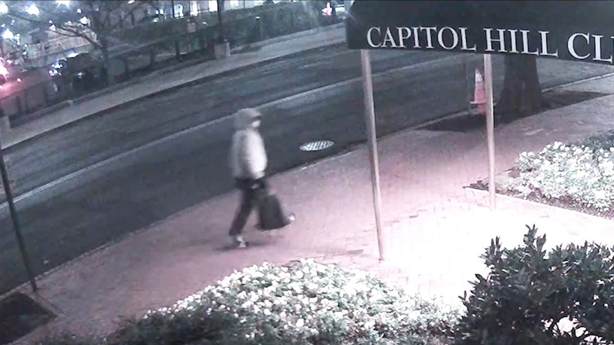 MacFarlaneNews's tweet photo. Eleven months ago at this hour -- pipe bombs were discovered on Capitol Hill.

Eleven months later --- no arrest https://t.co/8n27psnQ4v