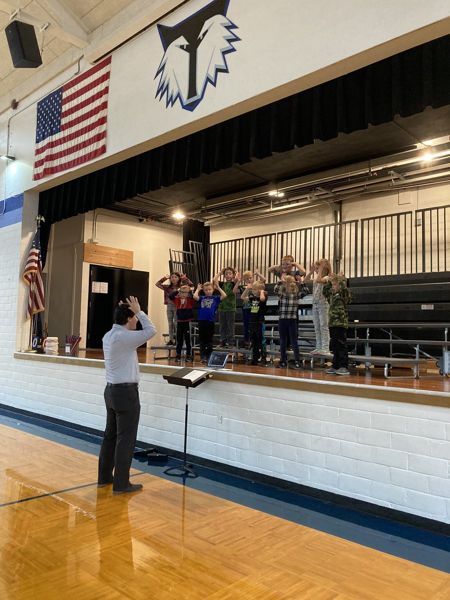ashariseclassen's tweet photo. Kinders turn to get concert ready! #emwolves @MarkPerezJr  @AmandaLarsen4 https://t.co/ehAqzLmdY2