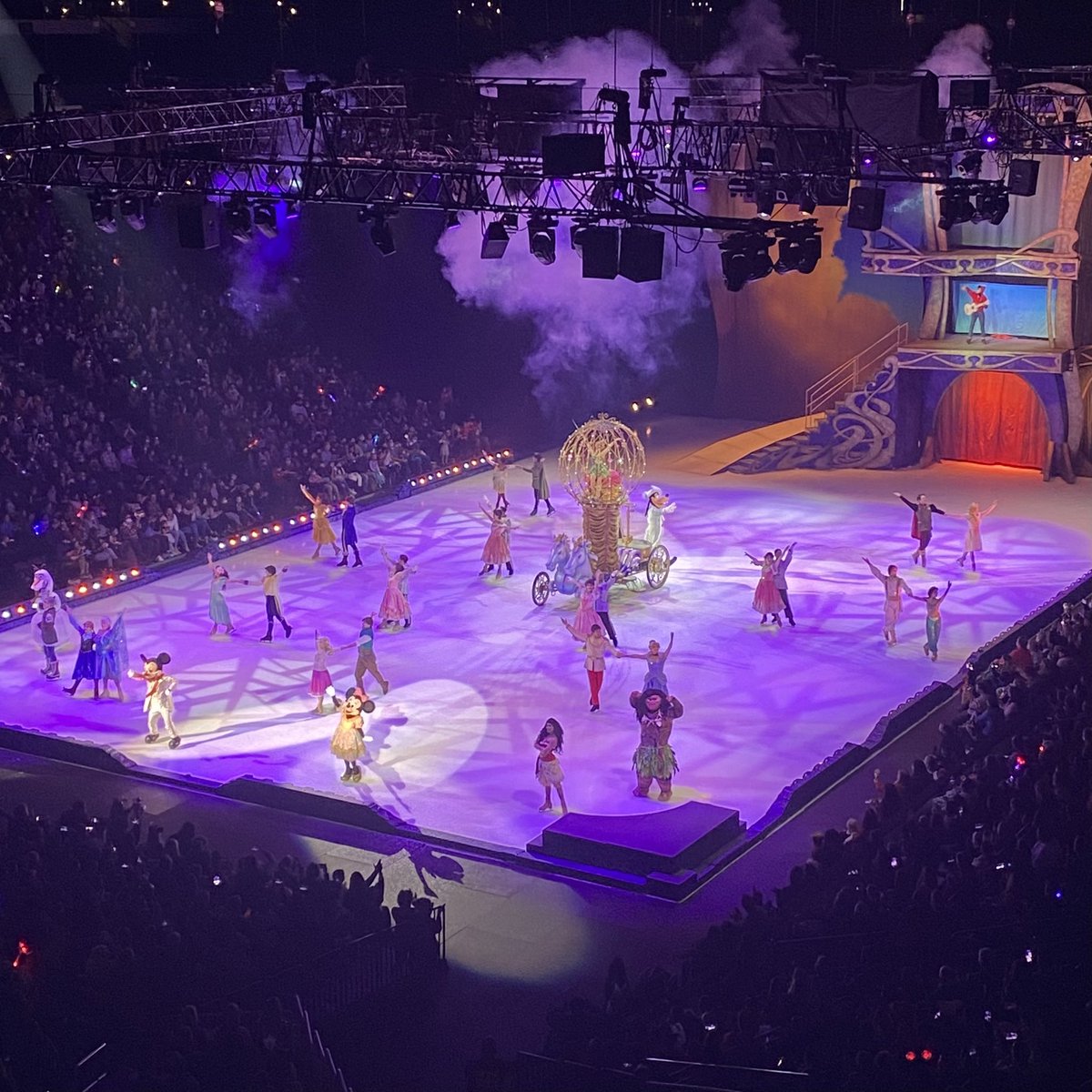 SrGaia's tweet photo. Elsa will always be my favorite... the grandmother from Moana will always make me cry… Coco will always fill my heart… but when can we get Disney Villains on Ice? #DisneyOnIce https://t.co/CYgj8UDA9W