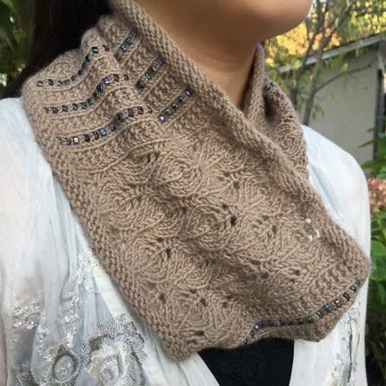 YarnDatabase's tweet image. Today’s Yarn Database find marks the final day to get a discount on patterns as part of the @FastenOffYAL. This is the Palais Royal Cowl from Yvonne at Gamer Babe Knits, @GamerBabeKnittr. yarndatabase.com/design/gamer-b… #Knitting #FastenOffYAL #InclusiveYarnCommunity #KnittingTwitter