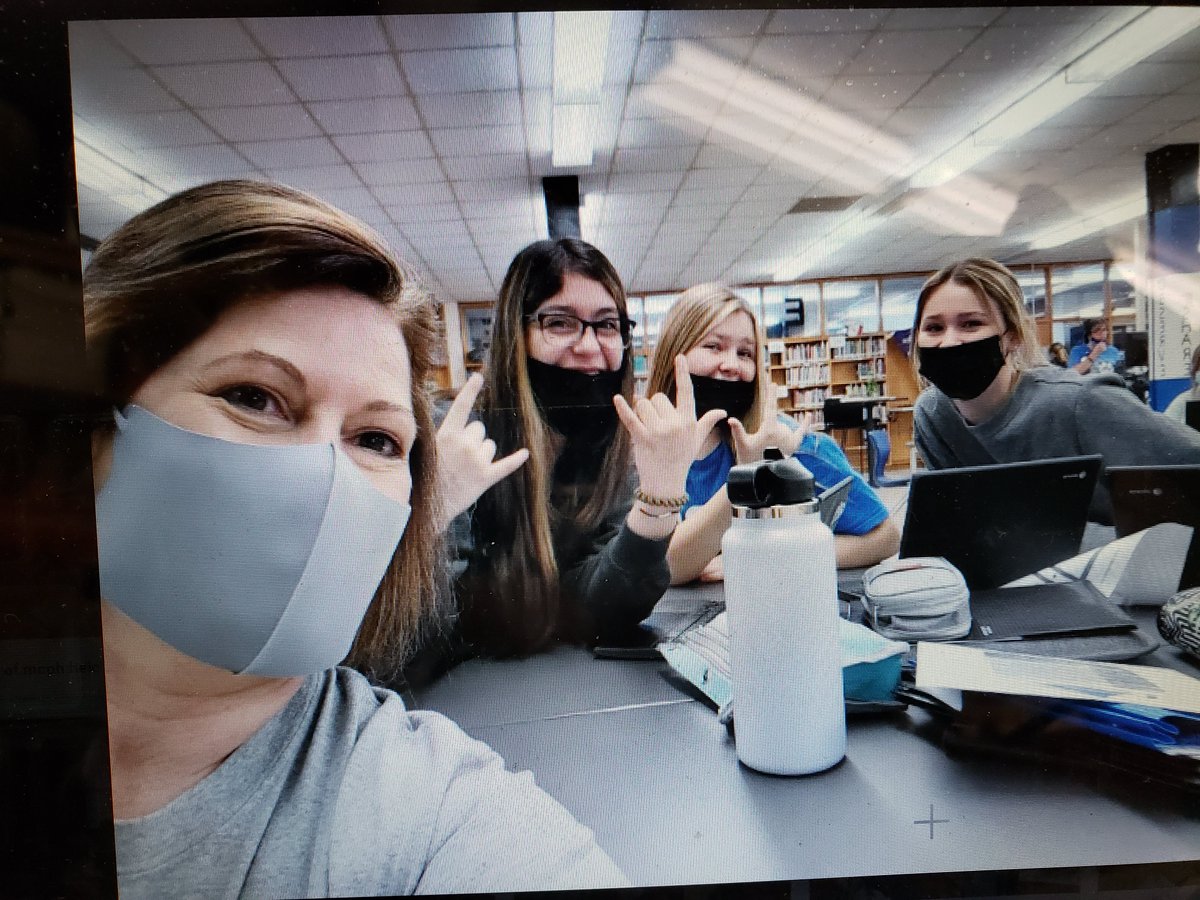 Cindy110200's tweet photo. HOC - Hour of Code is in full swing at MMS! #CTE #STEM All CTE students will receive the opportunity to learn more about Coding. @WildcatsMMS @STEMWestorg @dottieroseLLC #CCS @CCSITF https://t.co/RrgCdAxm0U