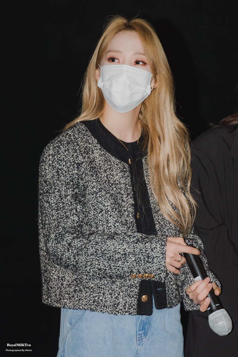 RMilkTea0117's tweet photo. 21.12.4. 마마무 (문별) 무대인사 - 마마무 2021 WAW 콘서트 더무비
@RBW_MAMAMOO #마마무 #mamamoo #문별 #MoonByul #마마무2021waw콘서트더무비 #마마무무대인사 #무대인사 #CGV #CGV영등포 https://t.co/b7twWEuznL