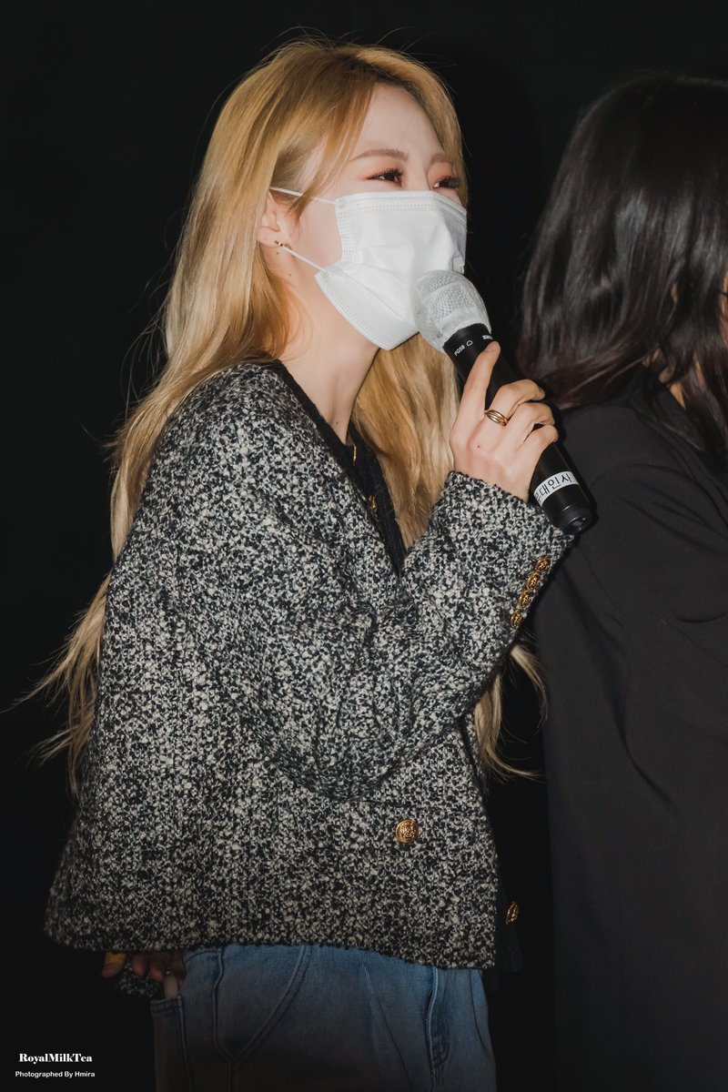 RMilkTea0117's tweet photo. 21.12.4. 마마무 (문별) 무대인사 - 마마무 2021 WAW 콘서트 더무비
@RBW_MAMAMOO #마마무 #mamamoo #문별 #MoonByul #마마무2021waw콘서트더무비 #마마무무대인사 #무대인사 #CGV #CGV영등포 https://t.co/b7twWEuznL